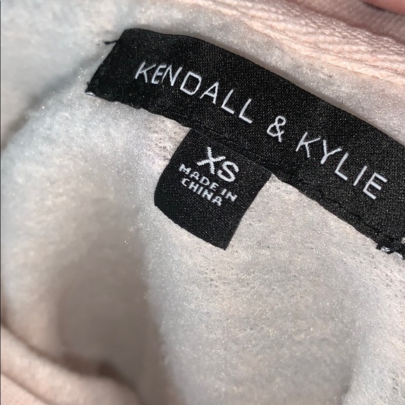 Kendal & Kylie pink cropped sweater - Picture 2 of 4